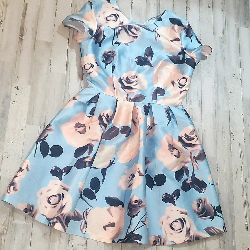 Chi Chi London Blue floral pleated party dress UK12/US8 - Picture 5 of 16